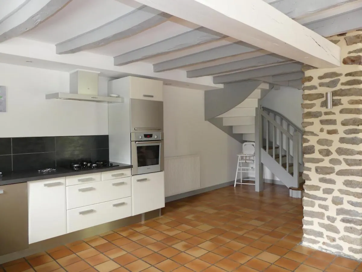 Holiday home Aux Chants Des Oiseaux Saint-Pierre-de-Plesguen