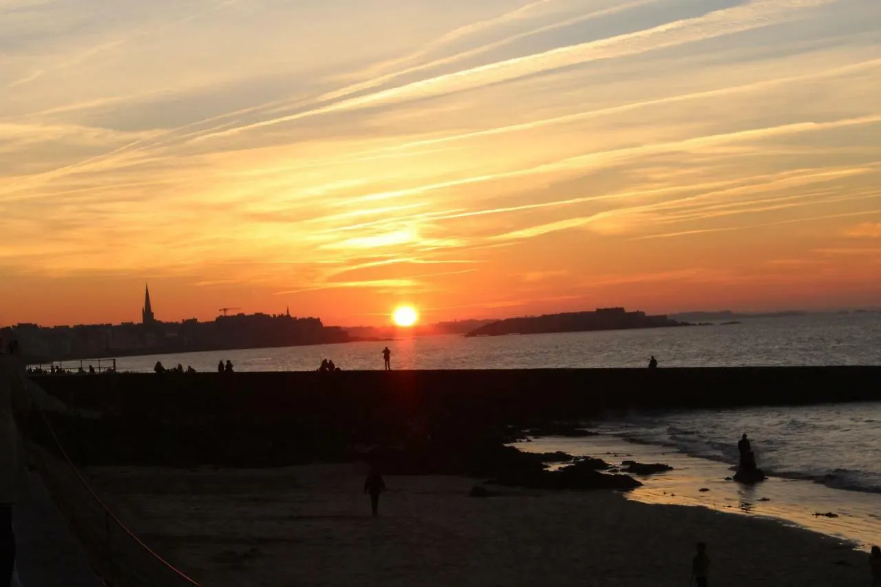 Holiday home Aux Chants Des Oiseaux Saint-Pierre-de-Plesguen France